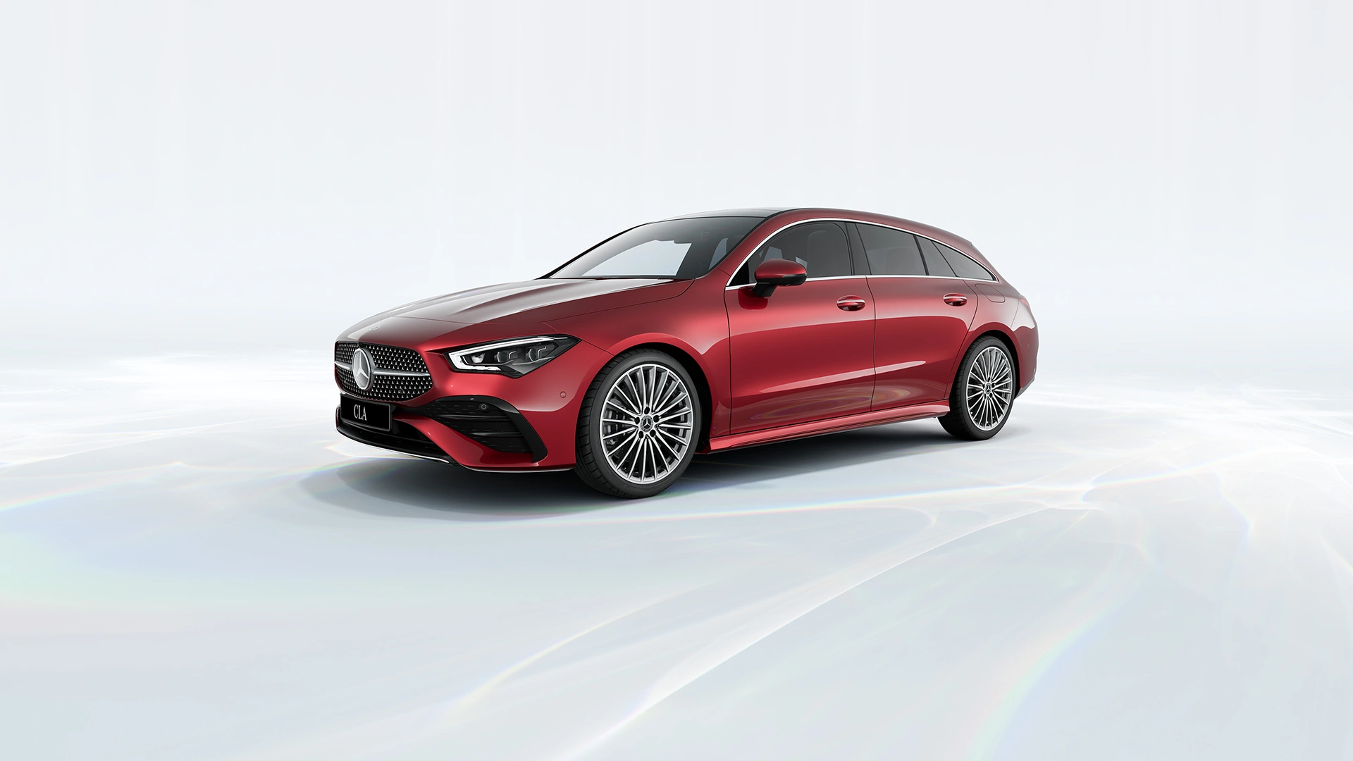 Punainen CLA Shooting Brake Mercedes-Benz vaaleaa taustaa vasten