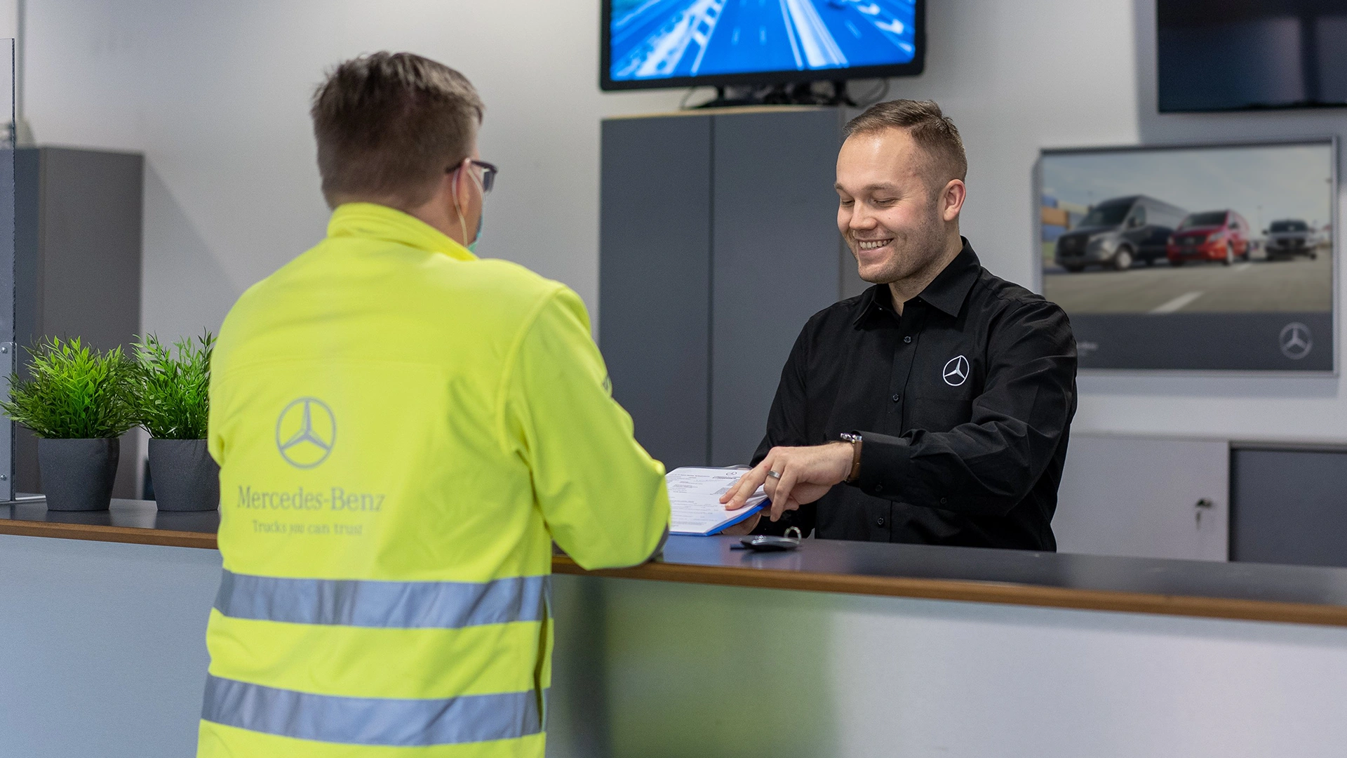 Huolenpitosopimus Mercedes-Benz pakettiautoille