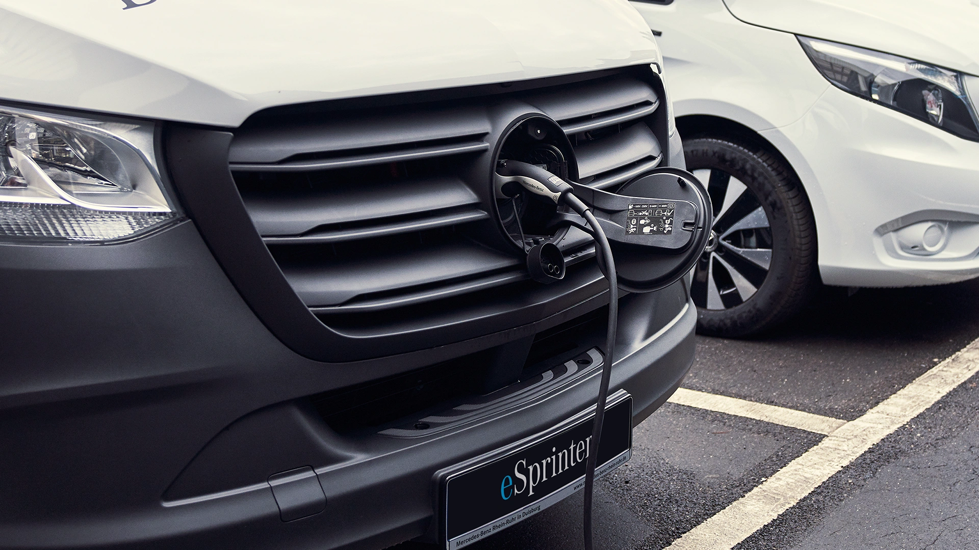 Mercedes me Charge -palvelu sähköpakettiautoille