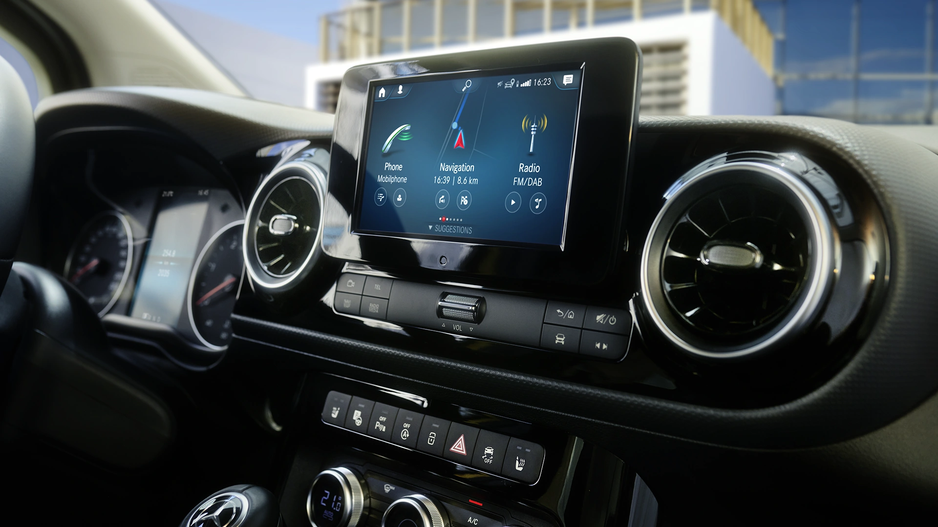 T-sarjan MBUX-multimedianäyttö