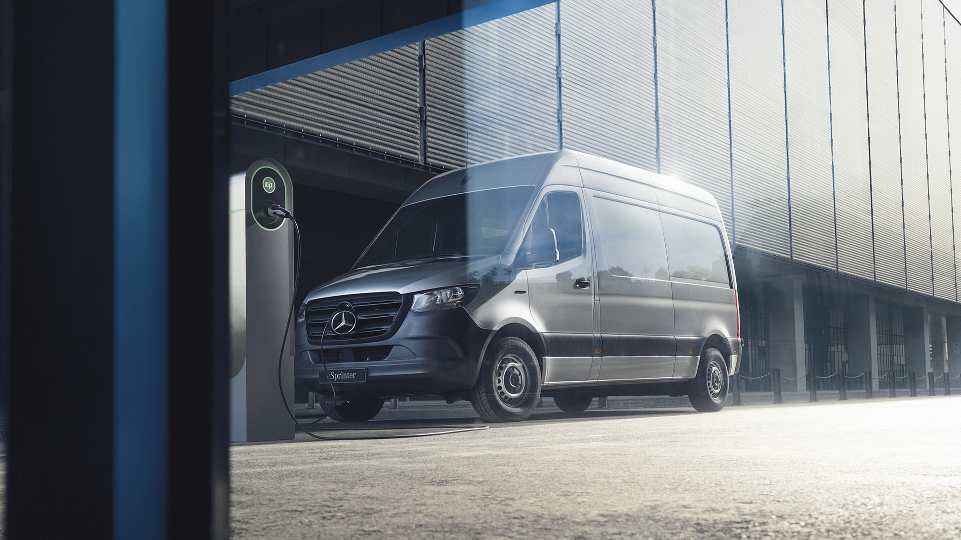 Mercedes-Benz eSprinter latauksessa